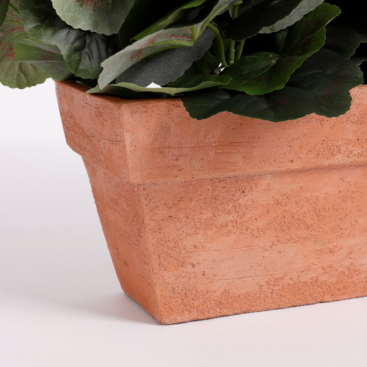 Künstliche Geranienpflanze im Balkonkasten – L29 x B13 x H40 cm – Rosa –  Tannendiele BlumenGut Düsseldorf