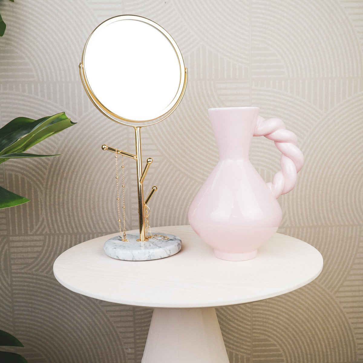 Vase - Krug mit verdrehtem Griff - Dolomit - Pink - 17,5 x 13,5x22cm