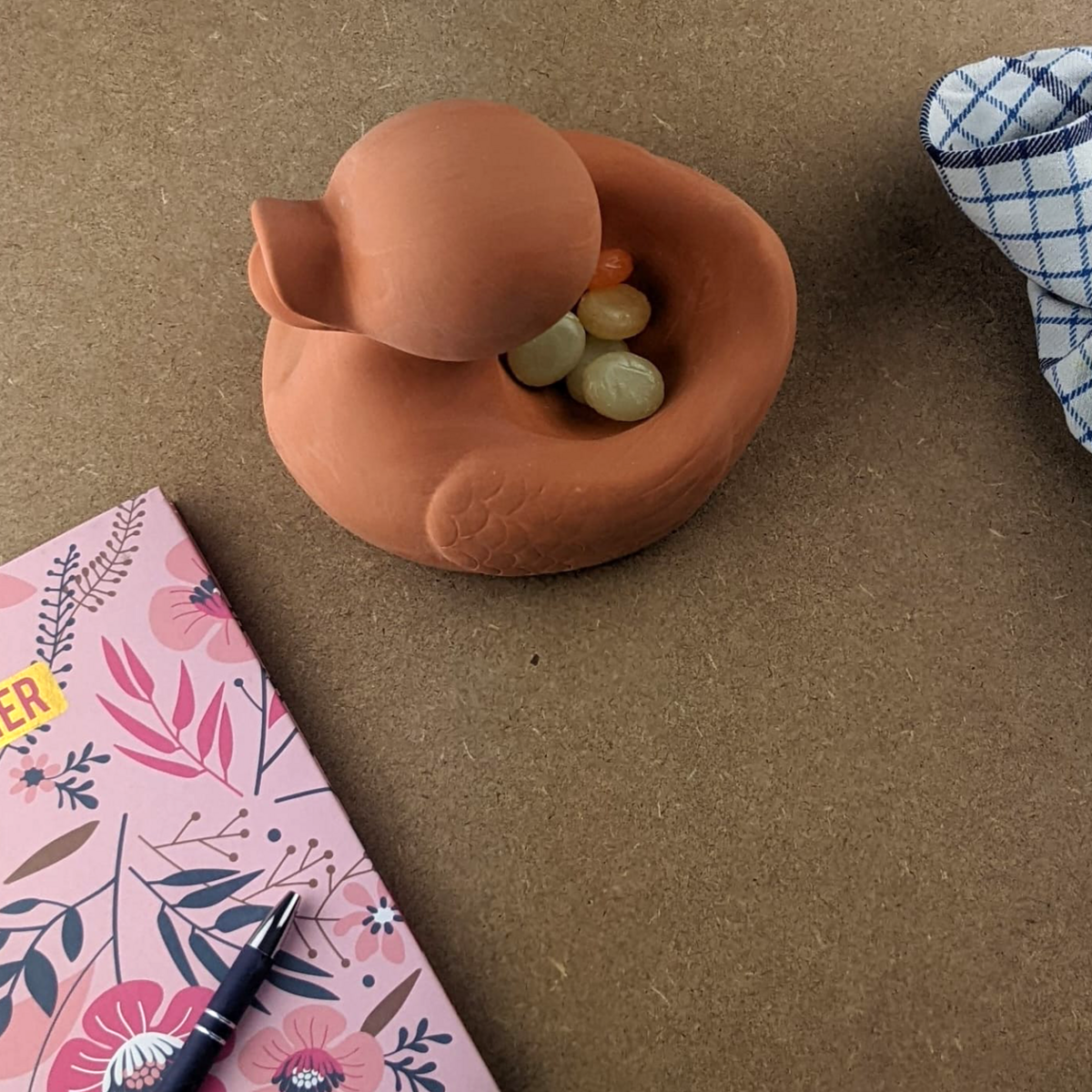 Herr. Hässliches Entlein klein und groß