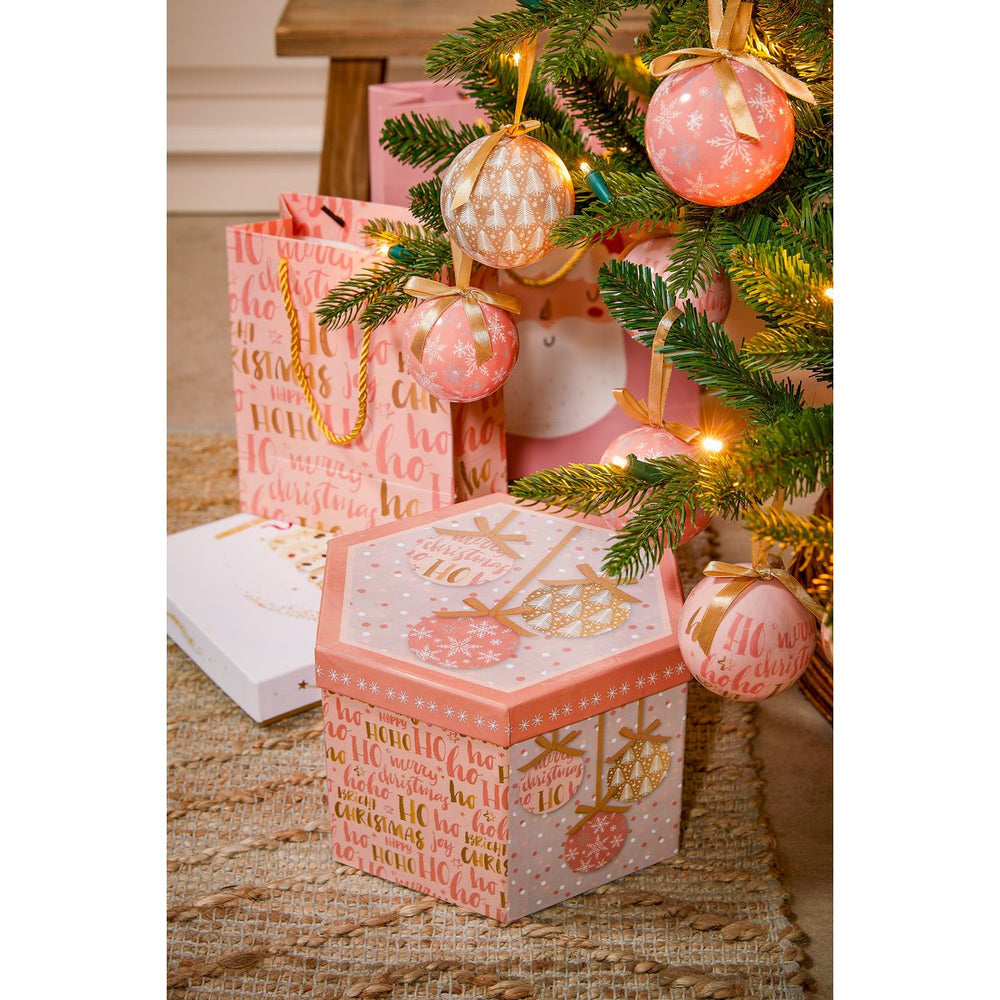 
                      
                        Geschenkset Weihnachtskugeln – 14 Stück – Ø8 cm – unzerbrechlich – Pfirsich, Rosa
                      
                    