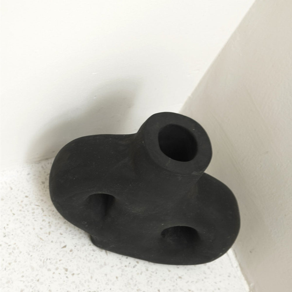
                      
                        Vase Schwarz Kleine dekorative Vase handgegossen aus Ton für getrocknete oder frische Blumen LEMBAH
                      
                    
