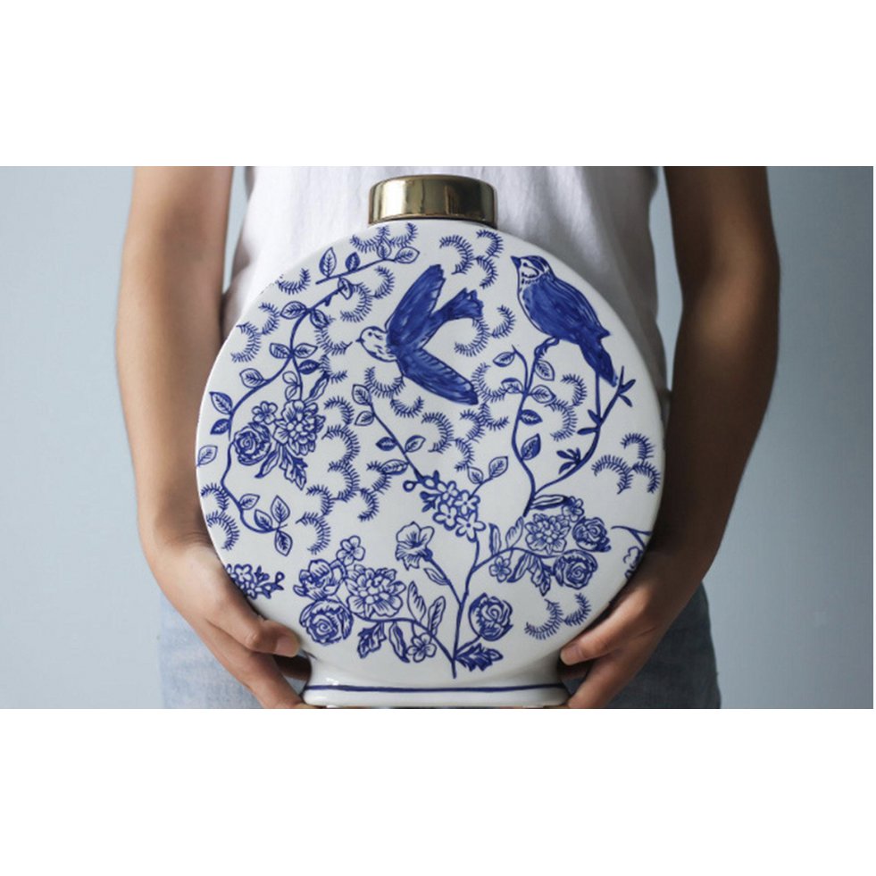 
                      
                        Blaue und weiße Porzellan-Blumenvase, kleine Größe (für Kitchee Home)
                      
                    