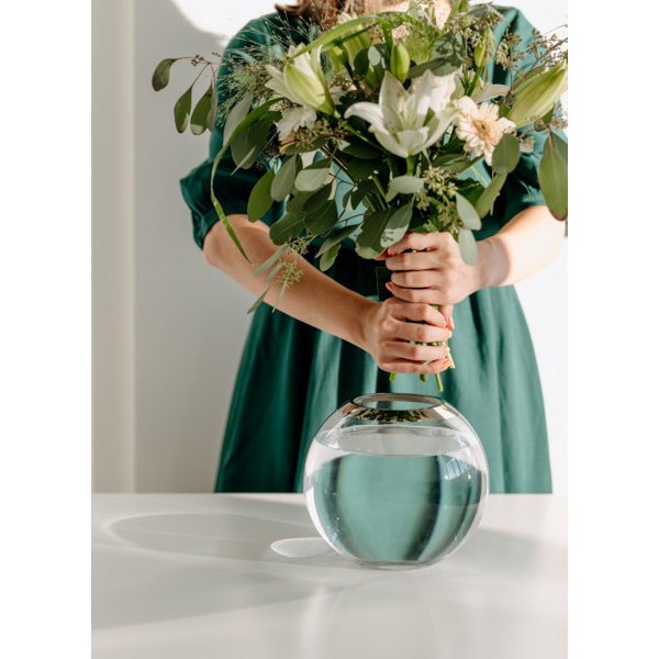Kugelvase Mirinde, mundgeblasenes Kristallglas mit Platinrand (H 18 cm, Ø 20 cm)