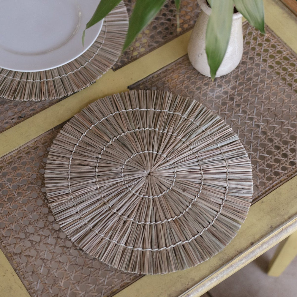 
                      
                        Tischset (2er-, 4er- oder 6er-Set) 35 cm | Tischset ALANG aus Seegras
                      
                    