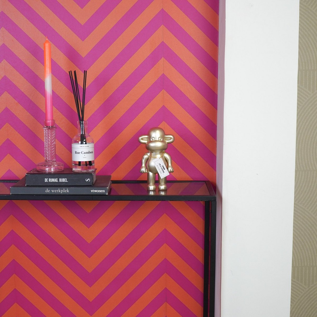 Ornament - Affenfigur 'The Legend'- Polyresin - Gold - 11x7x19cm