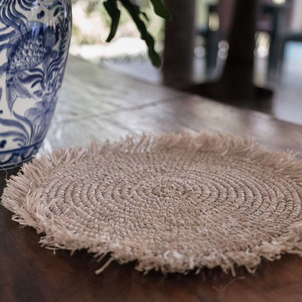 
                      
                        Tischset (2er, 4er oder 6er Set) AMBON | Tischset aus Raffiabast | 45 cm Durchmesser
                      
                    